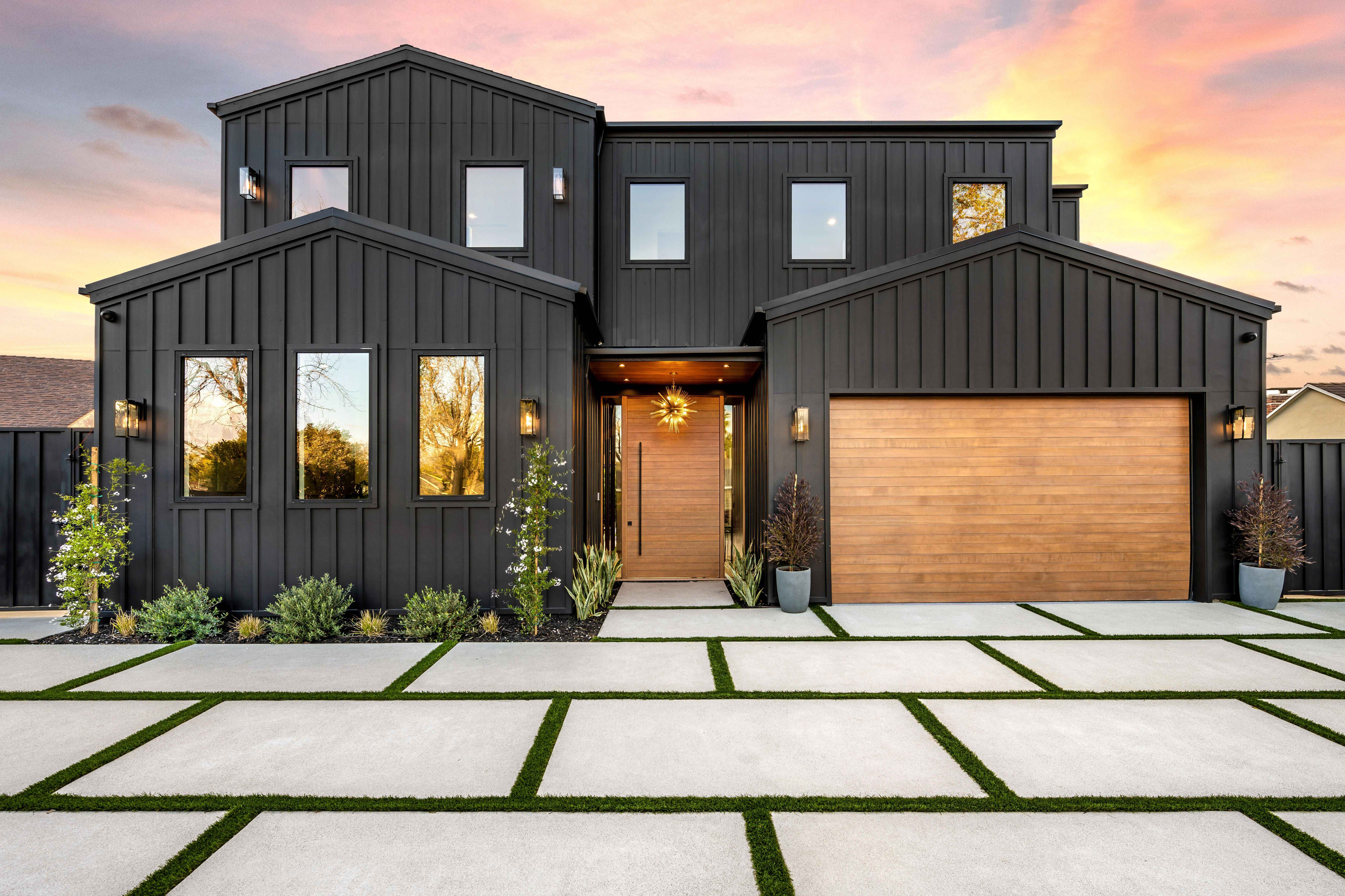 The Benefits of Upgrading to a Modern Garage Door in Woodbridge, VA